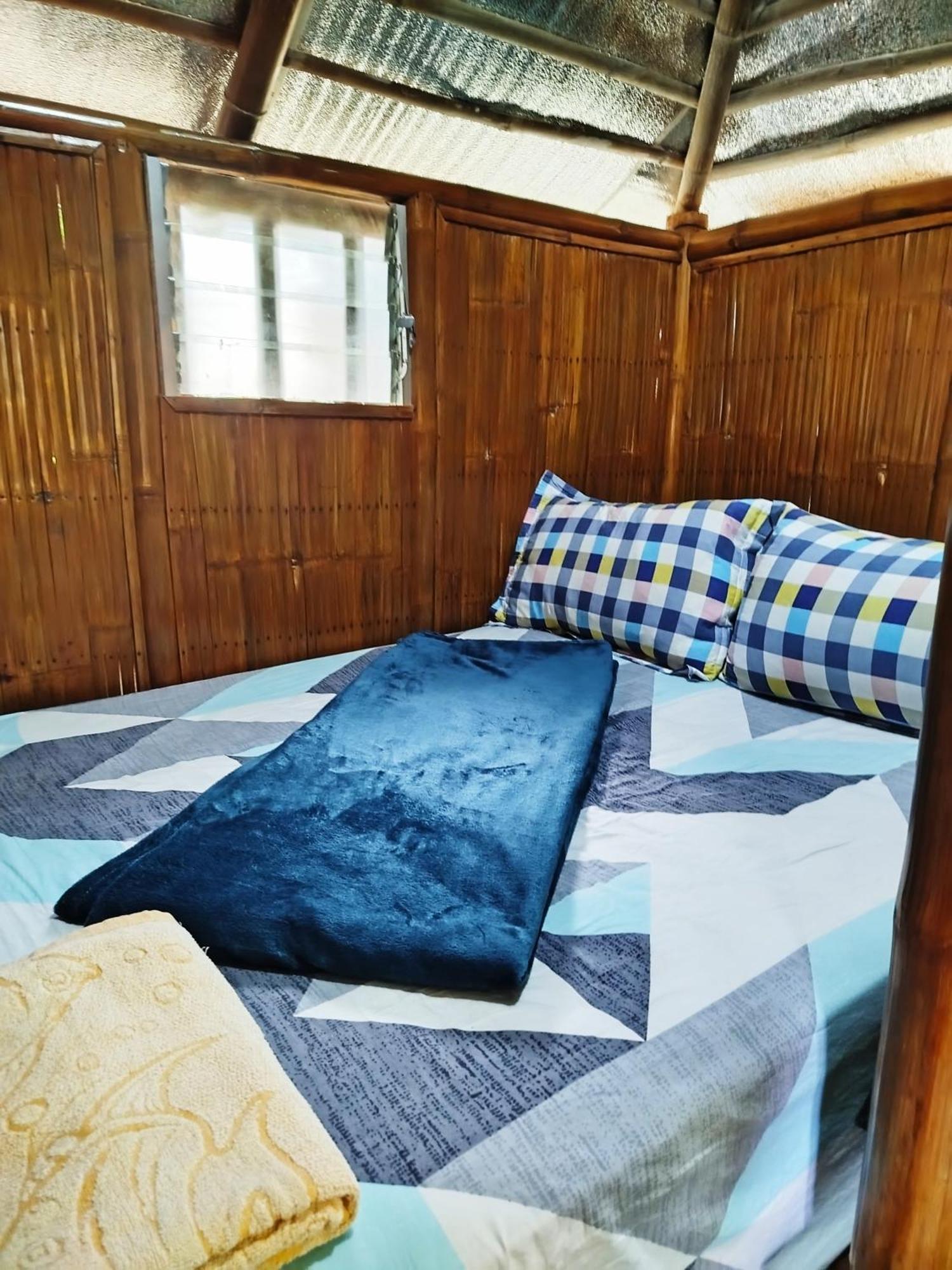 Rea'S Bamboo Resort Gabaldon Room photo