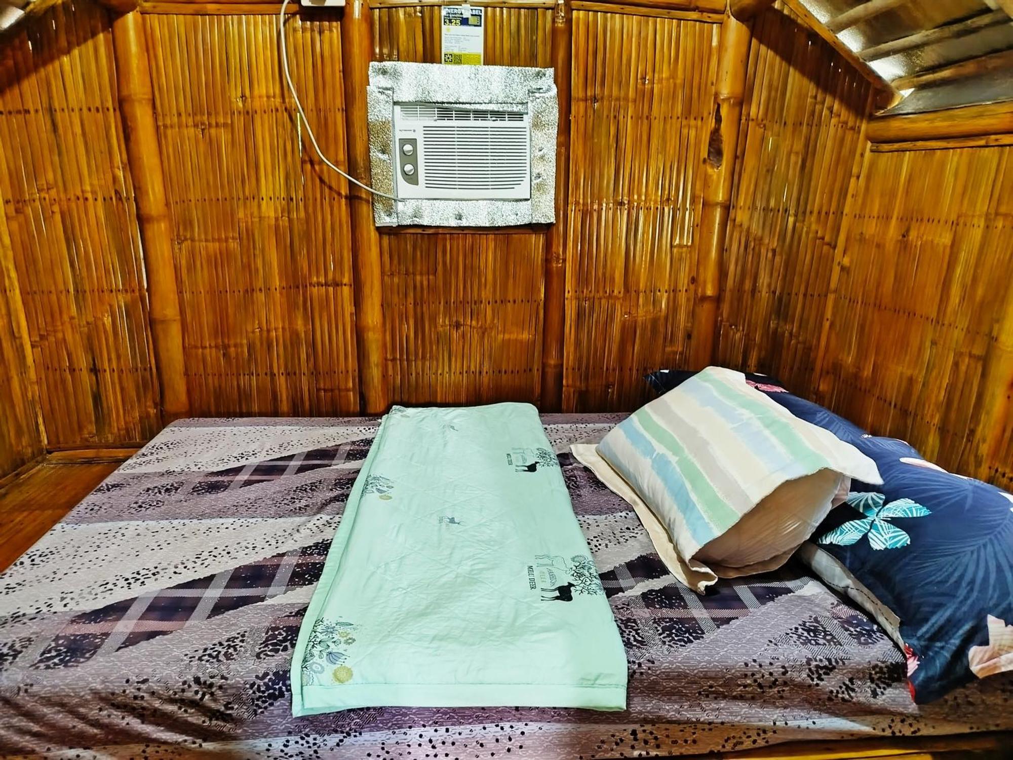 Rea'S Bamboo Resort Gabaldon Room photo